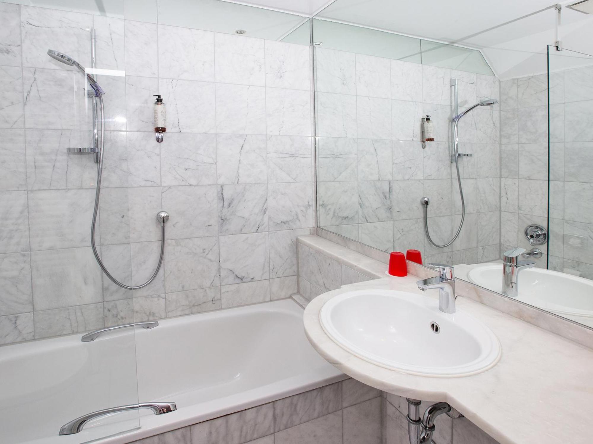 Dormero Hotel Bargenturm Lueneburg Экстерьер фото